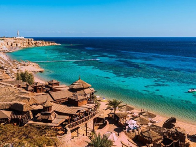 Thành phố Sharm el-Sheikh độc đáo của Ai Cập nằm giữa sa mạc và Biển Đỏ. (Ảnh: Shutterstock)